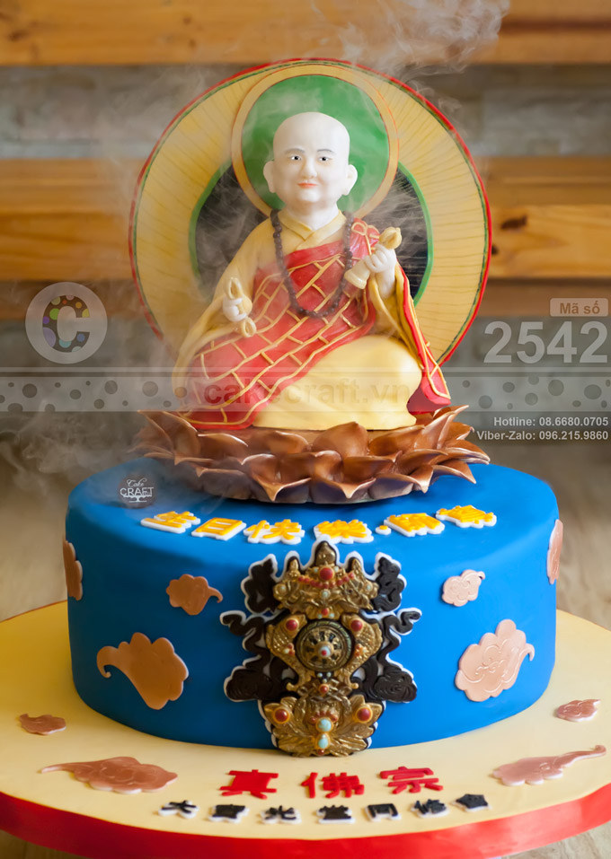 Đây là một chiếc bánh được tạo hình tượng một vị Phật sống với mục tiêu dùng để cúng dường. 